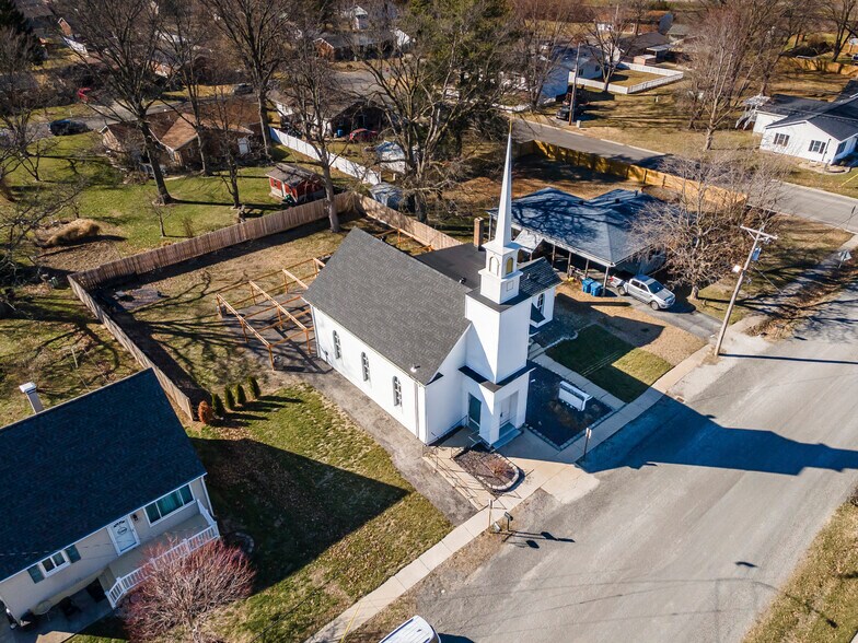 More Photos Of 407 Jacob St, Saint Jacob Specialty For Sale