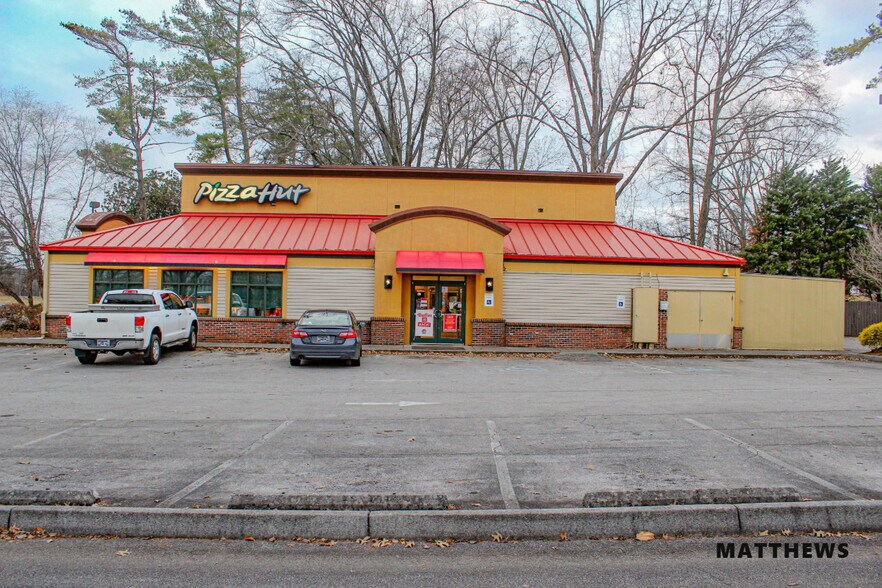Primary Photo Of 4414 W Stone Dr, Kingsport Restaurant For Sale