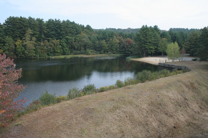 More Photos Of 156 River Rd, Willington Showroom For Sale