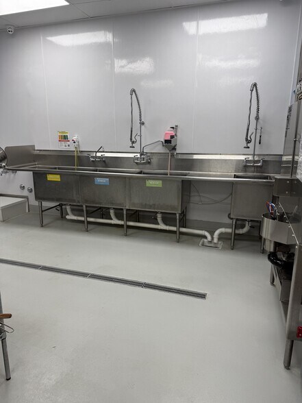 More Photos Of 6270 Banning Creek Dr, Las Vegas Warehouse For Sale