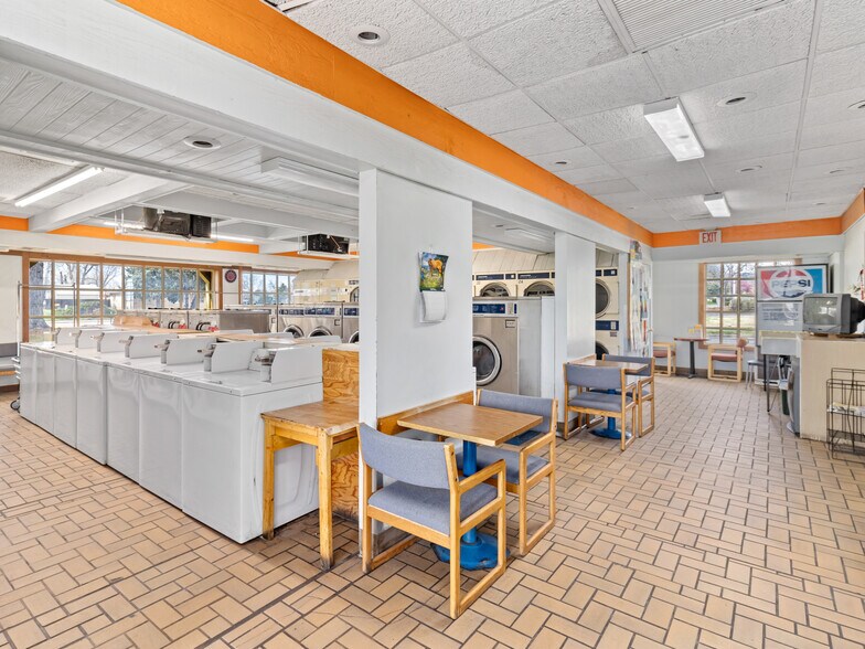 More Photos Of 2669 W Eisenhower Blvd, Loveland Freestanding For Sale