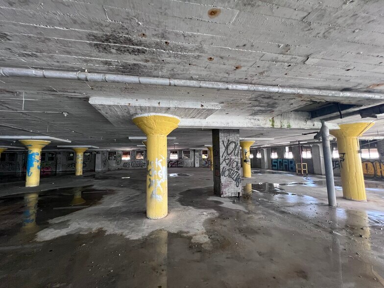 More Photos Of 690 Linden Ave, Memphis Warehouse For Sale