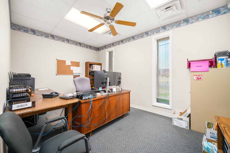 More Photos Of 816 University Pky, Natchitoches Office For Sale