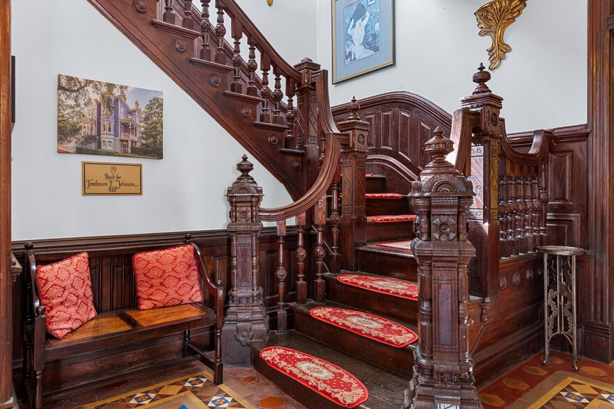 More Photos Of 402 E Gaston St, Savannah Hospitality For Sale