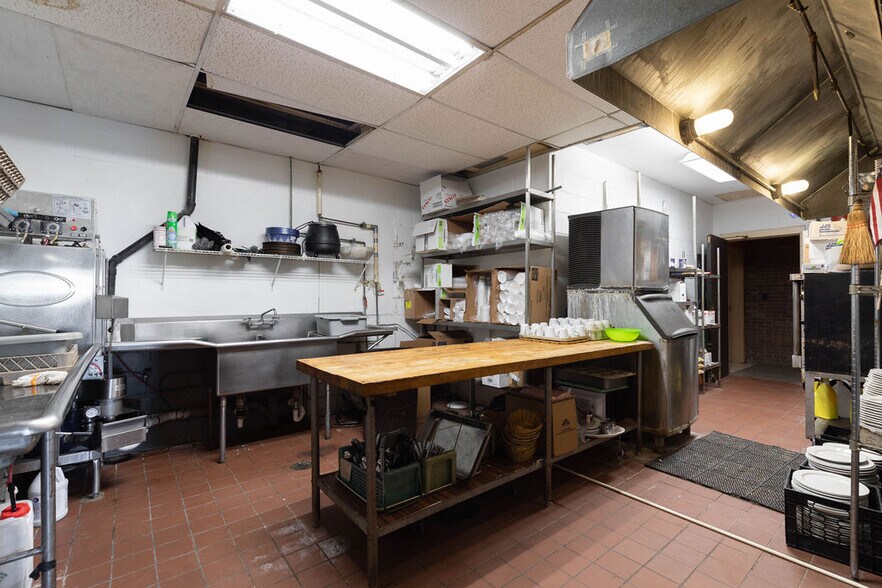 More Photos Of 24 S First St, Fulton Restaurant For Sale