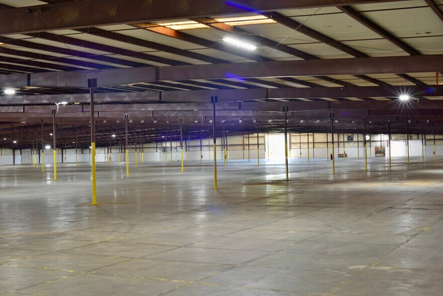 More Photos Of 847 W Main St, Lake City Warehouse For Lease