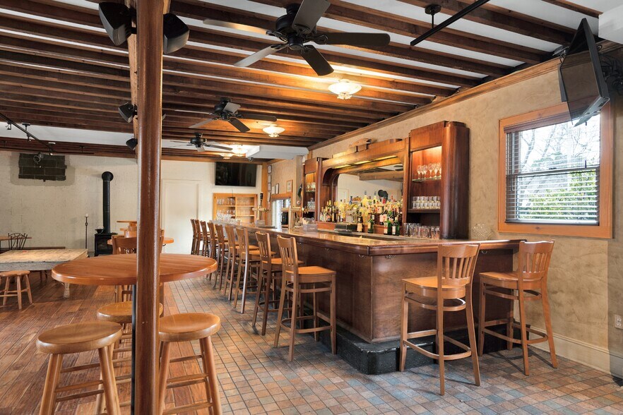 More Photos Of 87 North Rd, Hampton Bays Storefront Retail Residential For Sale