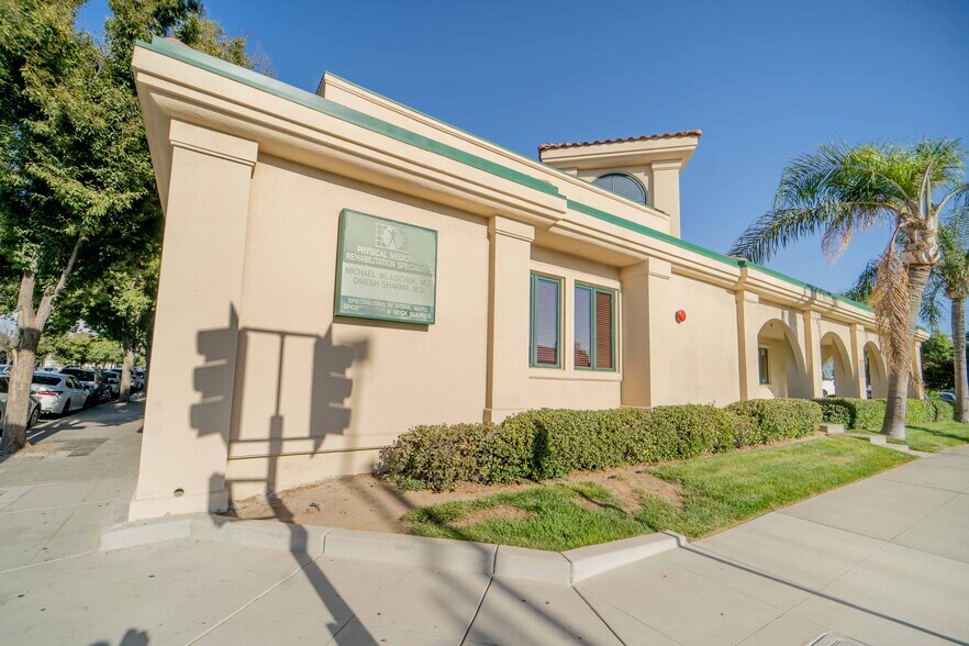 More Photos Of 100 S Santa Fe St, Visalia Medical For Sale