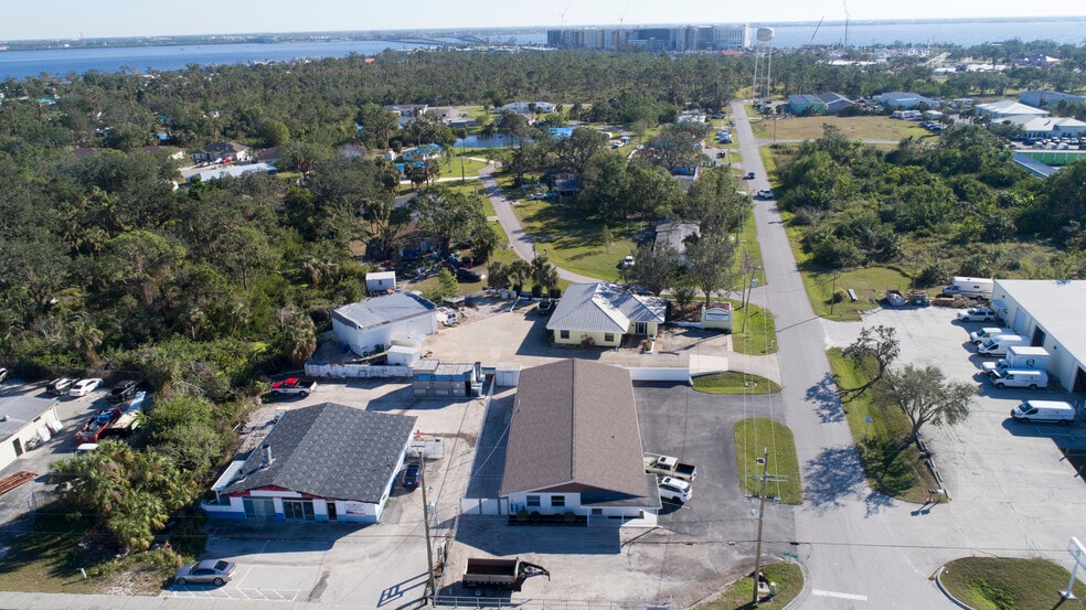 More Photos Of 23263 Harborview Rd, Port Charlotte Office For Sale