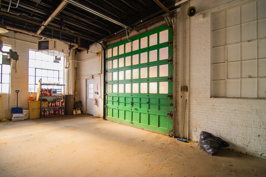 More Photos Of 1439 Sunset Blvd, Steubenville Flex For Sale