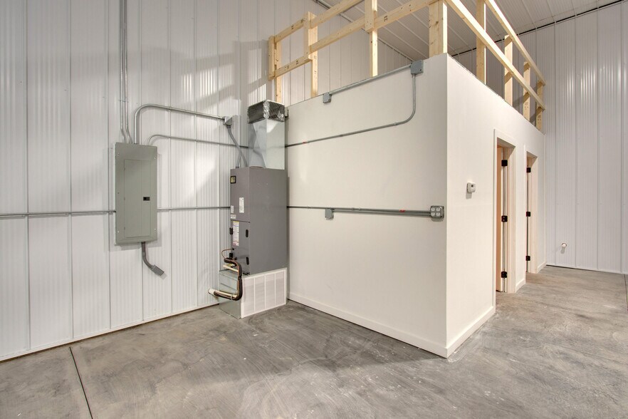 More Photos Of 5101 Kochs Ln, Quincy Warehouse For Lease