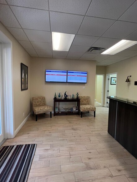 More Photos Of 1314 E Venice Ave, Venice Medical For Sale