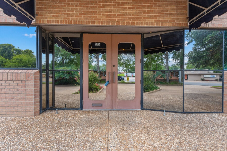 More Photos Of 915 Judson Rd, Longview Office Residential For Sale