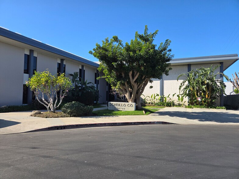 Primary Photo Of 16750 Schoenborn St, North Hills Flex For Sale