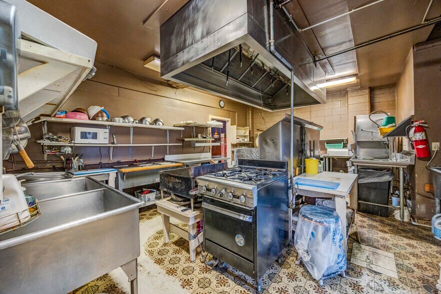 More Photos Of 627 S Columbia Ave, Connell General Retail For Sale