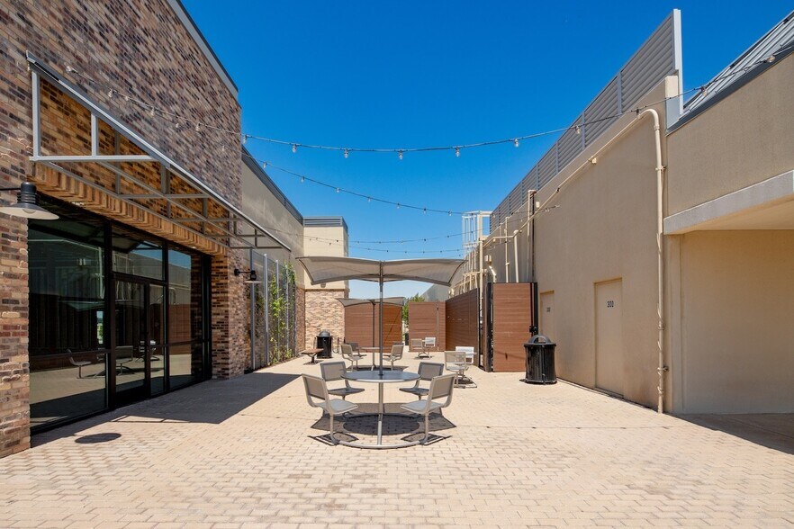 More Photos Of 2540-2580 Old Denton Rd, Carrollton Unknown For Lease