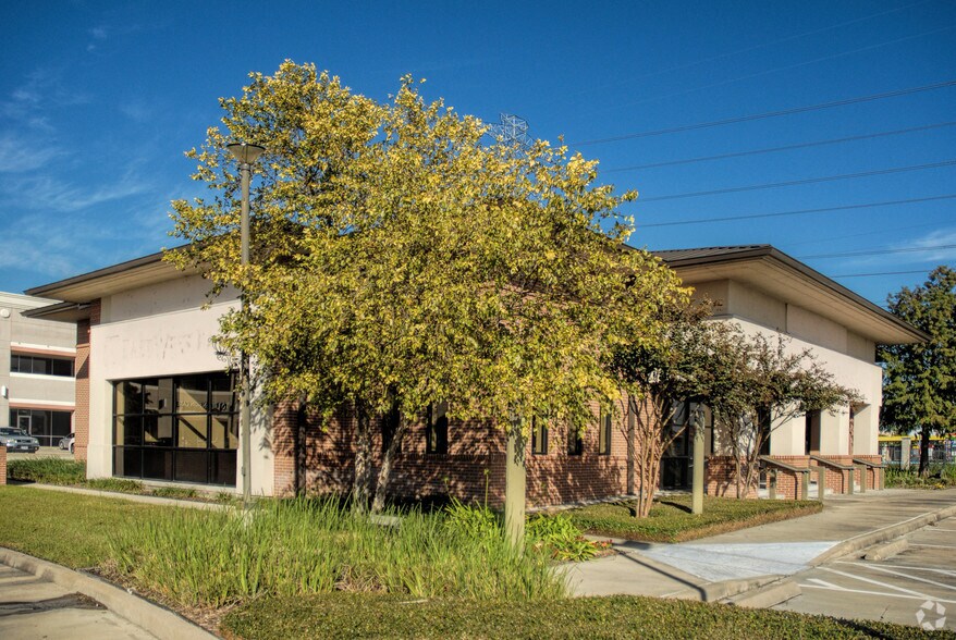 More Photos Of 11008 Bellaire Blvd, Houston Bank For Lease
