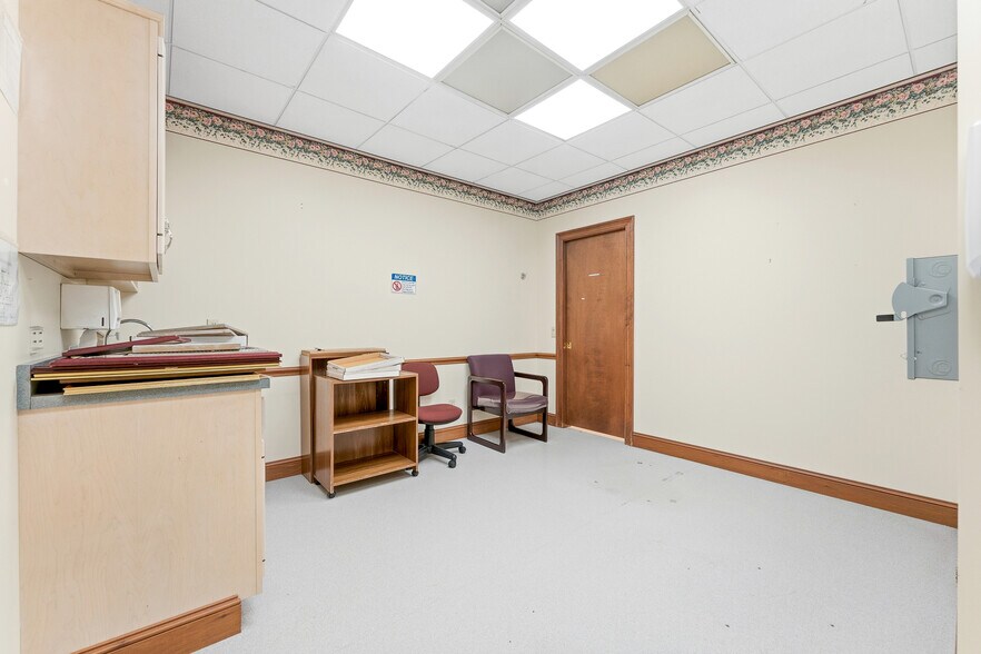 More Photos Of 1703 Locust Ave, Fairmont Medical For Sale