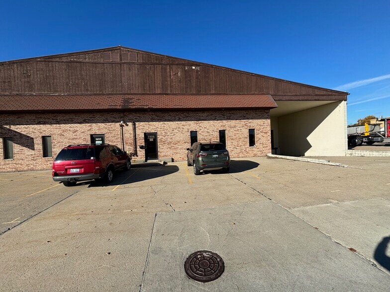 More Photos Of 1906 Dove St, Port Huron Warehouse For Lease
