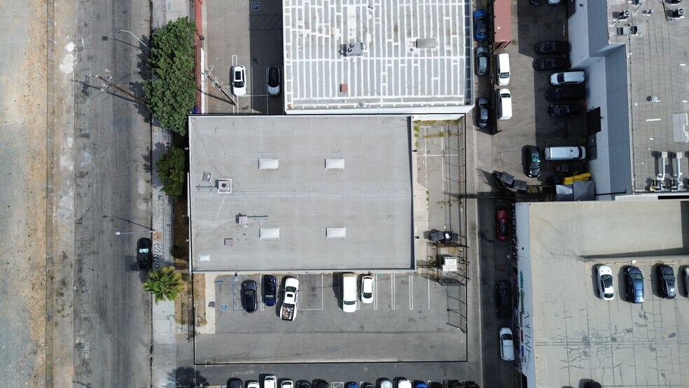 More Photos Of 1654 Long Beach Ave, Los Angeles Warehouse For Lease