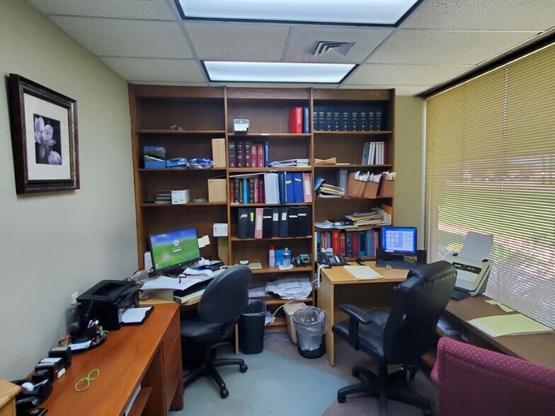 More Photos Of 6258 W Pierson Rd, Flushing Medical For Lease