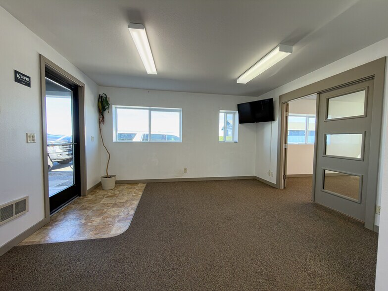 More Photos Of 125 Baltimore Ave SE, Bandon General Retail For Sale