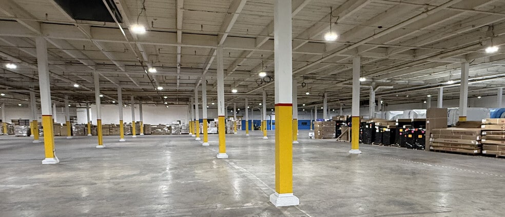 More Photos Of 700 King Edward St, Winnipeg Manufacturing For Lease