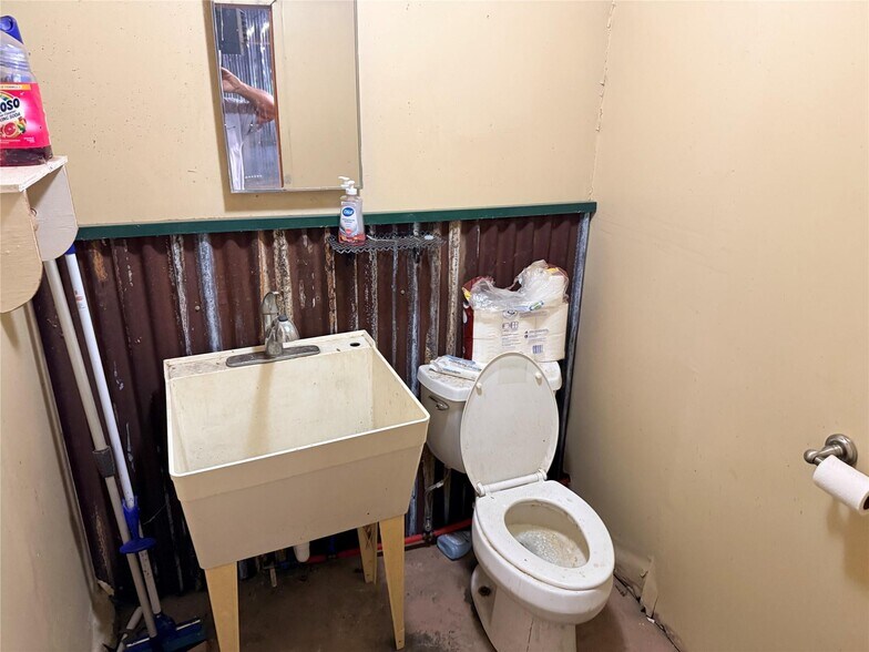 More Photos Of 1309 Conrad Hilton Blvd, Cisco Auto Repair For Sale