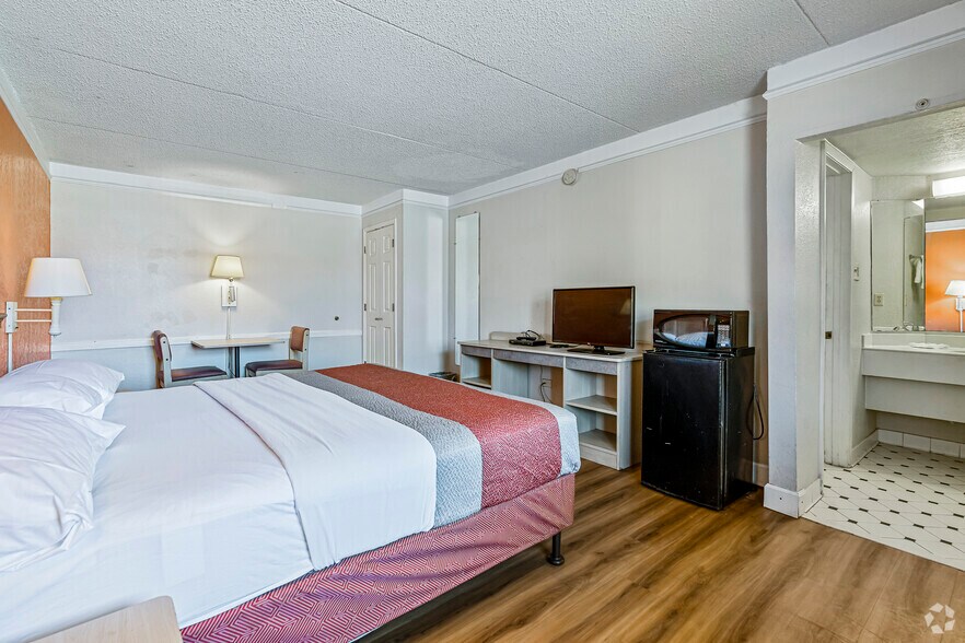 More Photos Of 1035 Martin Luther King Jr Dr, Monroe Hotel For Sale