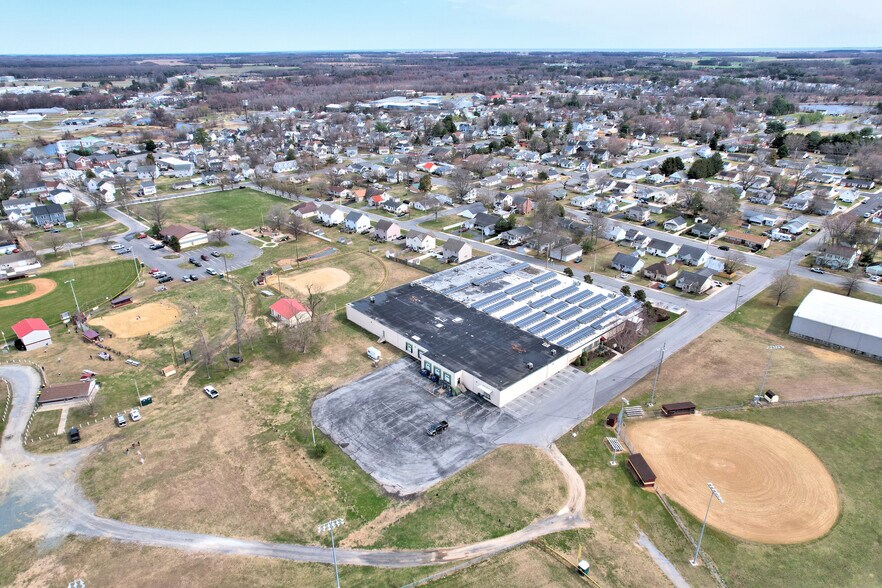 More Photos Of 301 SE 4th St, Milford Flex For Sale