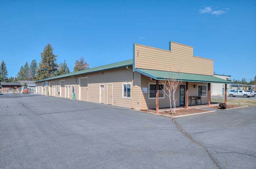 More Photos Of 723 N Curtis Ct, Sisters Industrial For Sale