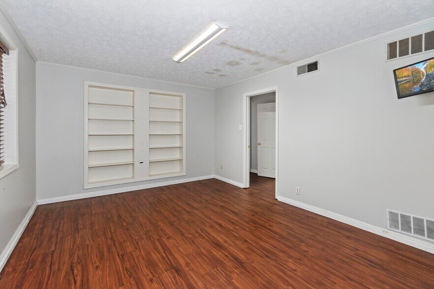 More Photos Of 78 Ash St, Calvert City Office For Sale