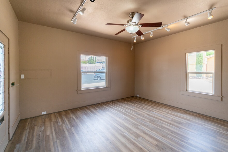 More Photos Of 310 E Oak St, Kingman Office For Sale