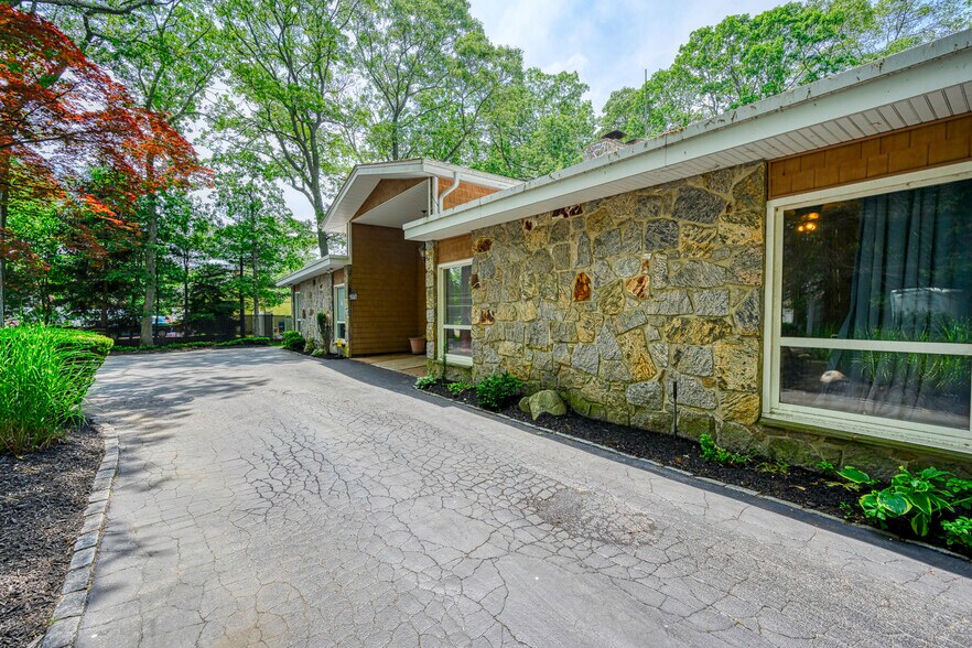 More Photos Of 10 Hunter Ave, Miller Place Office Residential For Sale