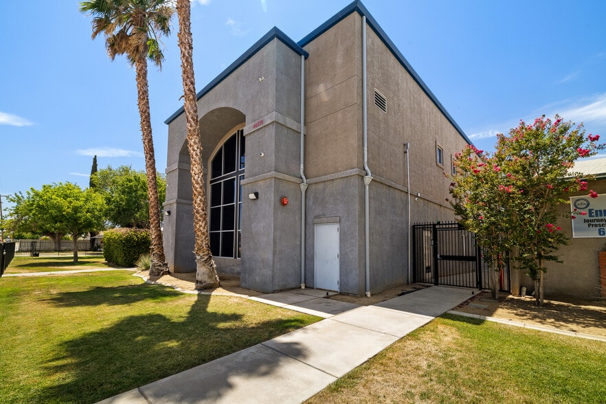 More Photos Of 44339 Beech Ave, Lancaster Schools For Lease