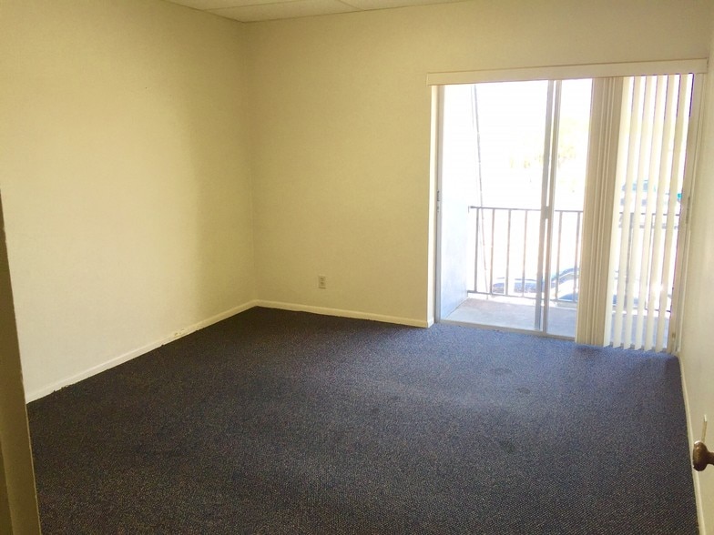 More Photos Of 1950 Courtney Dr, Fort Myers Office For Lease