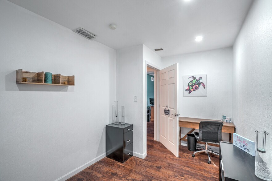 More Photos Of 211 W Atlantic Ave, Henderson Office For Sale