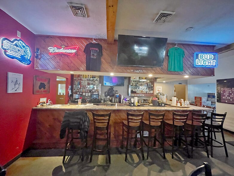 More Photos Of 109 S Maple St, Mulberry Grove Restaurant For Sale