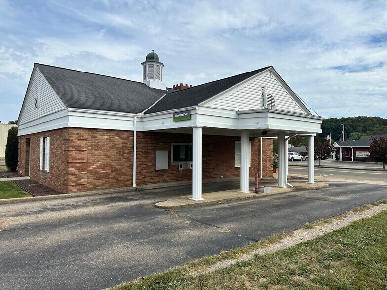 More Photos Of 327 E 3rd St, Uhrichsville Bank For Sale