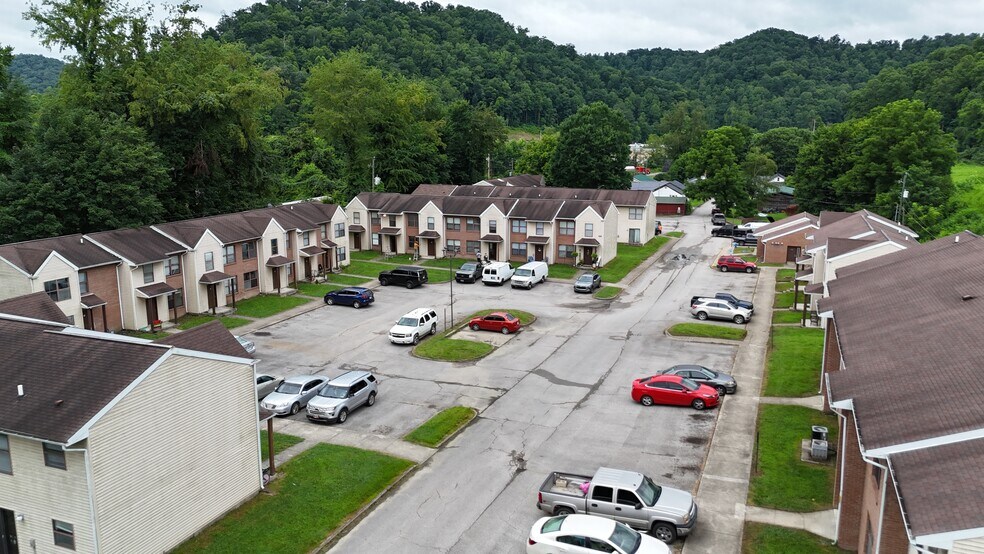 More Photos Of 77 Quail Holw, Inez Apartments For Sale