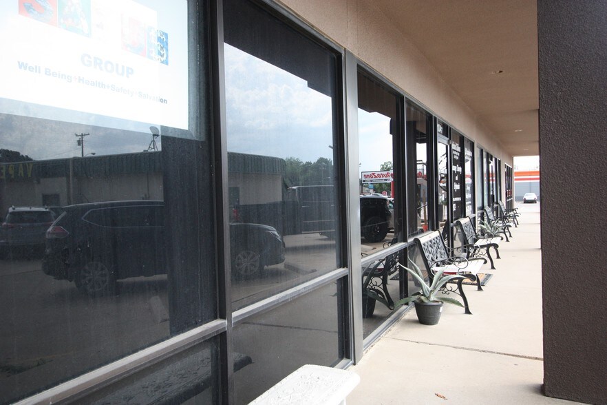 More Photos Of 1014 Ferris Ave, Waxahachie Freestanding For Lease