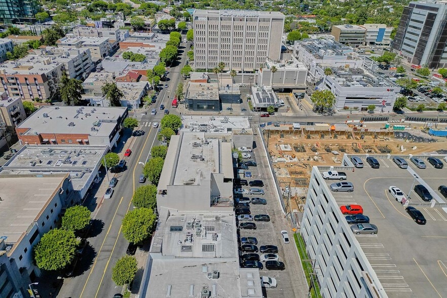 More Photos Of 130-134 S Robertson Blvd, Los Angeles Storefront For Sale
