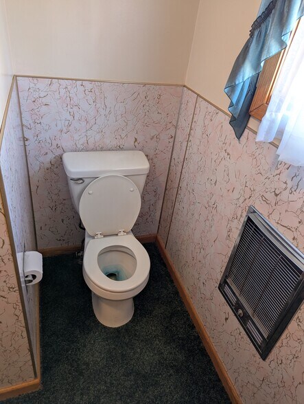 More Photos Of 340 Elm St E, Canova Sports And Entertainment For Sale