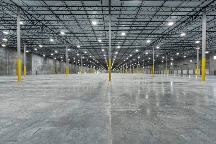 More Photos Of 2860 Stadium Dr, Kannapolis Distribution For Lease