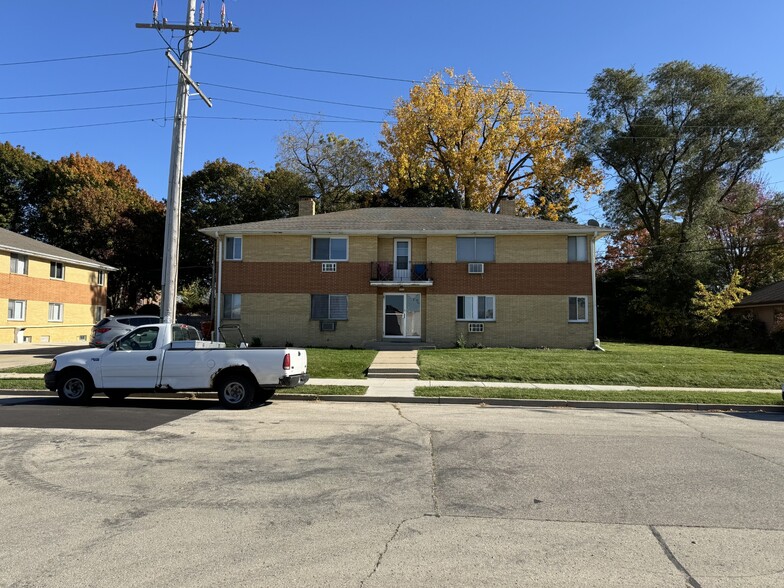 Primary Photo Of 3111-3121 Wheelock Dr, Racine Apartments For Sale