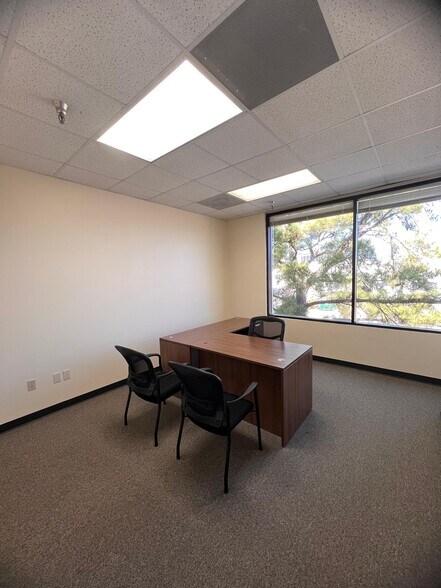 More Photos Of 7201-7203 Pinemont Dr, Houston Flex For Lease