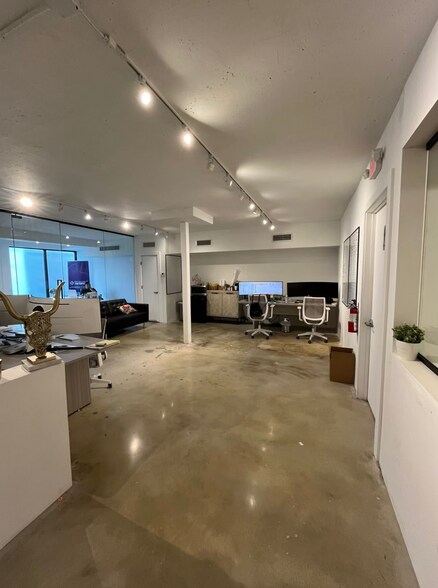 More Photos Of 2920 NW 5th Ave, Miami Loft Creative Space For Sale