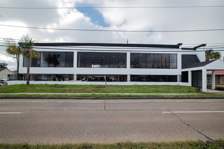 More Photos Of 802 Crosstimbers, Houston General Retail For Sale