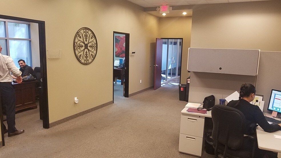 More Photos Of 375 N Stephanie St, Henderson Office For Lease