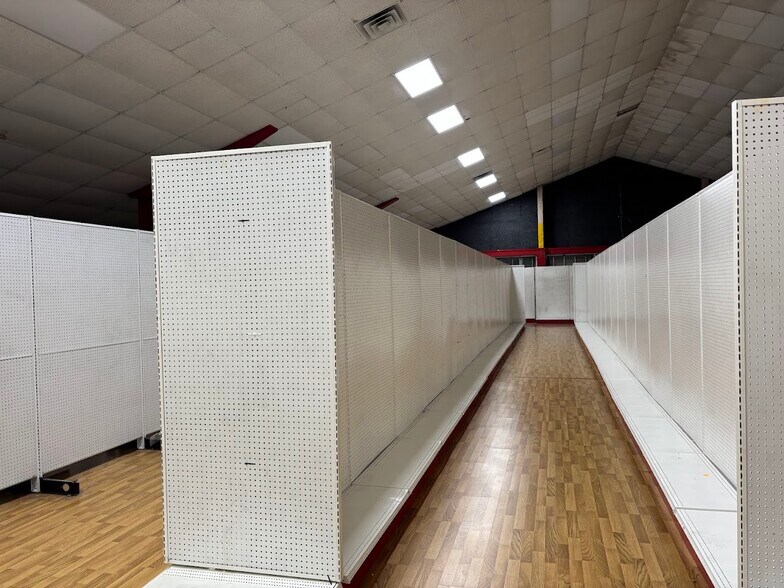 More Photos Of 311 S Range Ave, Denham Springs General Retail For Lease